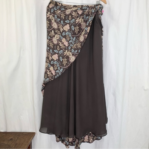 100% SILK Womens Mid Length Skirt
Floral Print Excellent ‘Like New’ Cond… - Picture 4 of 7